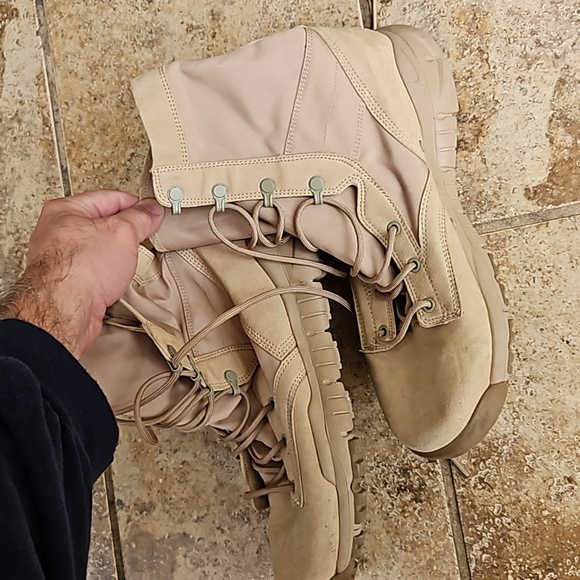 Nike size 12 Tan Combat Boot - Picture 3 of 5